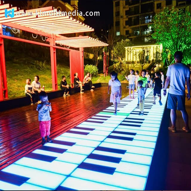 Напольное фортепиано