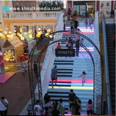 Напольное фортепиано