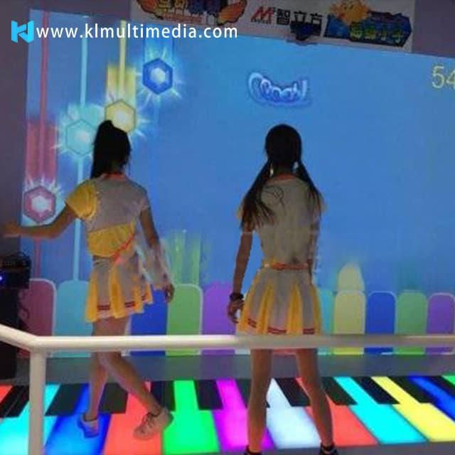 Напольное фортепиано