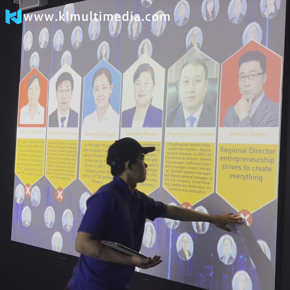 Интерактивная сенсорная стена