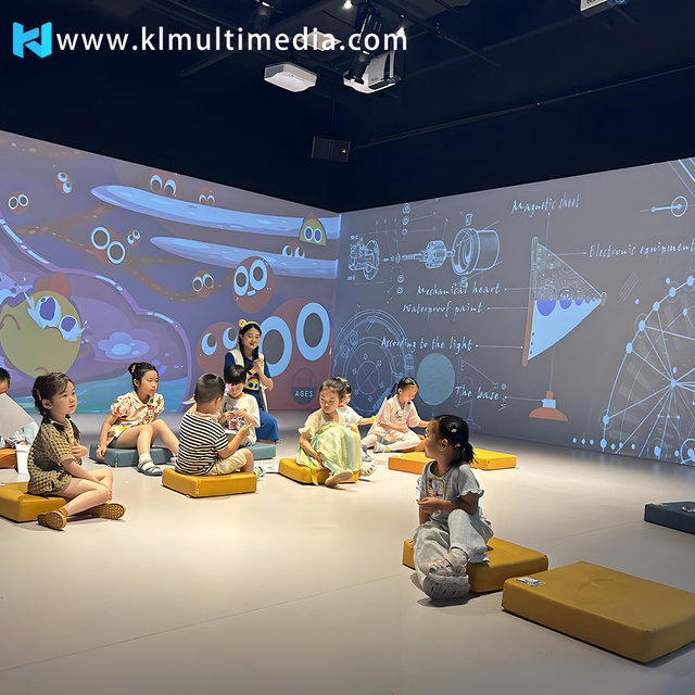 Проектор с играми