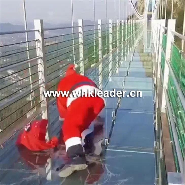 Экран со спецэффектами из 3D-стекла