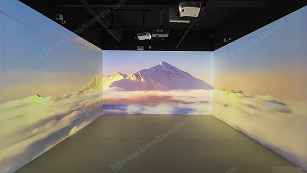 Облако и снежная гора