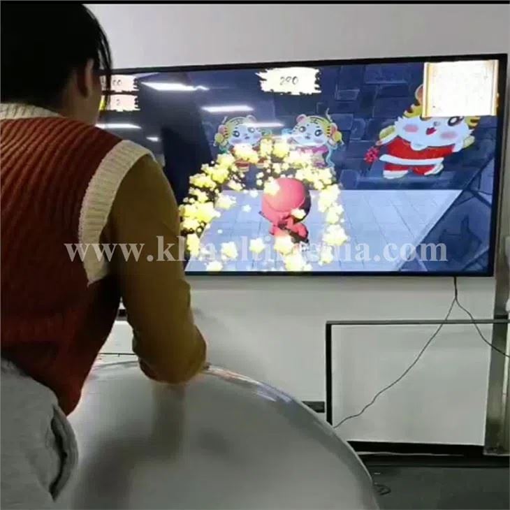 Балансирующая игра с мячом