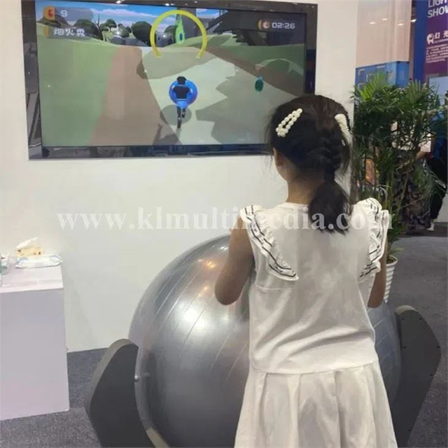 Балансирующая игра с мячом